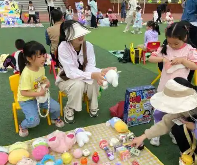 >教师先行课程浸润家园校协同构建起三位一体的幼小联接机制