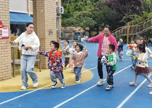 >以资源供应和师资建造为双引擎为破解教育均衡难题注入新动能