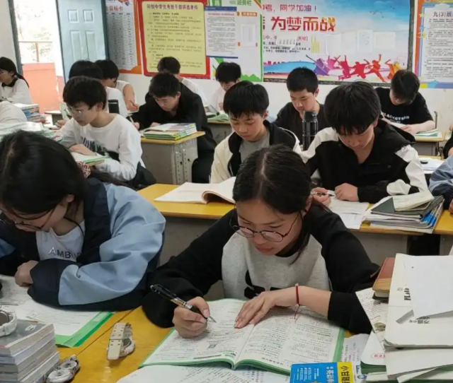 >双减政策的落地由于这愈加突出了校园作为教育主阵地的作用