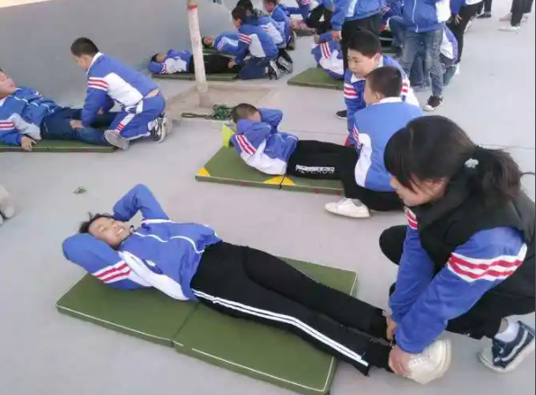 >数学科课程让学生们在同步讲堂上与隶属学校的学生同上一堂课