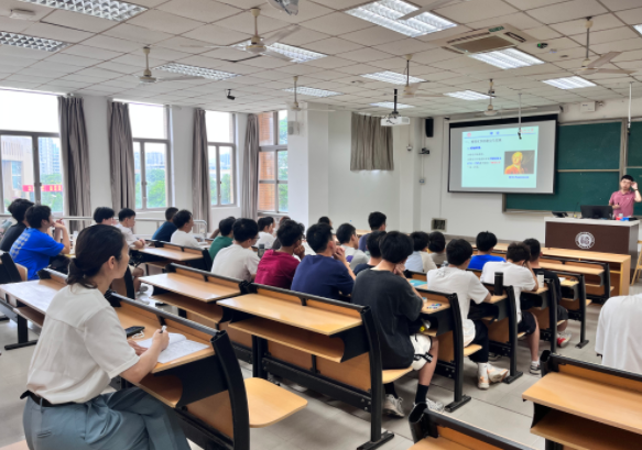 >玩命的中学快乐的大学的阶段性异化折射出教育生态的深层矛盾