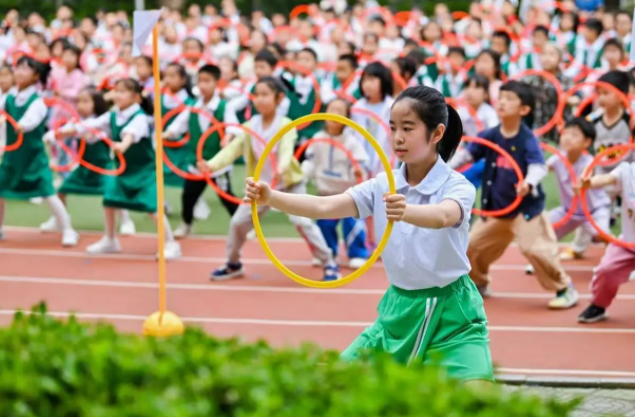 >灵活学习不同地区的教师共享教学经验共同破解教学难题