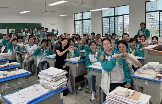 >变成精准滴灌让学生有了更科学的学习方式和更高的学习效率