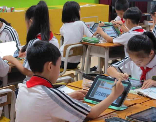 >数据洞察对课程内容教育方法和评估系统进行系统性优化