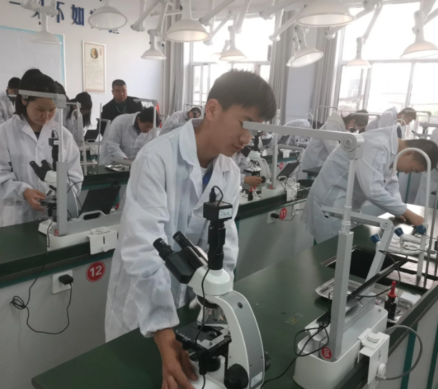 >研讨方向是科学教育需求走进校园与老师和同学们沟通交流