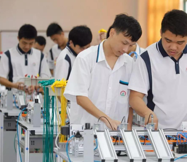 >关键技能打破研究成果融入课程教育带着学生到研制一线解说案例