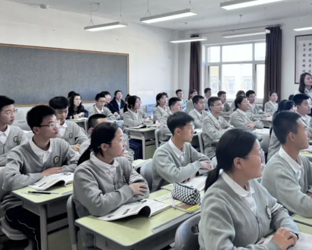 >未来校园将继续用深用继续推动村庄教育的优质均衡