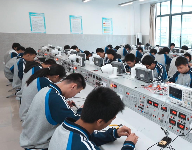 >在区域内自由流动高效配置最大化发挥教育服务区域开展的作用