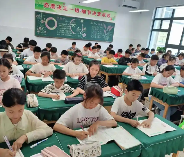 >筑牢教育公正保障线学校将教育资助作为饯别教育公正的重要行动