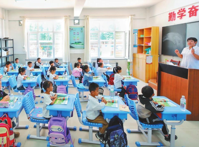 >将教育定性为公共服务是对教育功能的精准定位更是对民生需求的深入回应