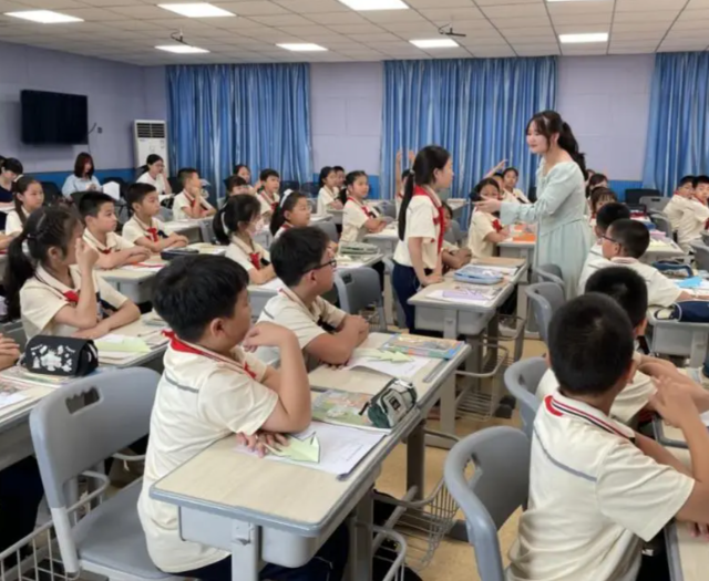 >相关工业为增加引擎构建教育赋能工业反哺教育的新开展格式