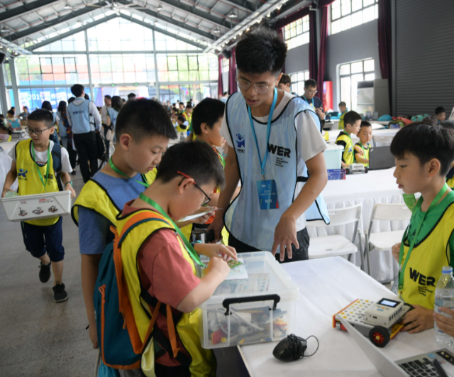 >高效的压力测试场它迫使学生将模糊的神往转化为结构化表达