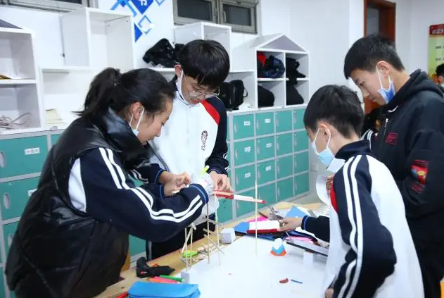 >向技能转型正式开端试点层次教育为打破职校学生的天花板