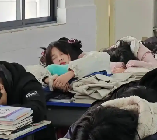 >清晨的状态千差万别孩子们思想活跃渴望捧着书本沉溺阅览