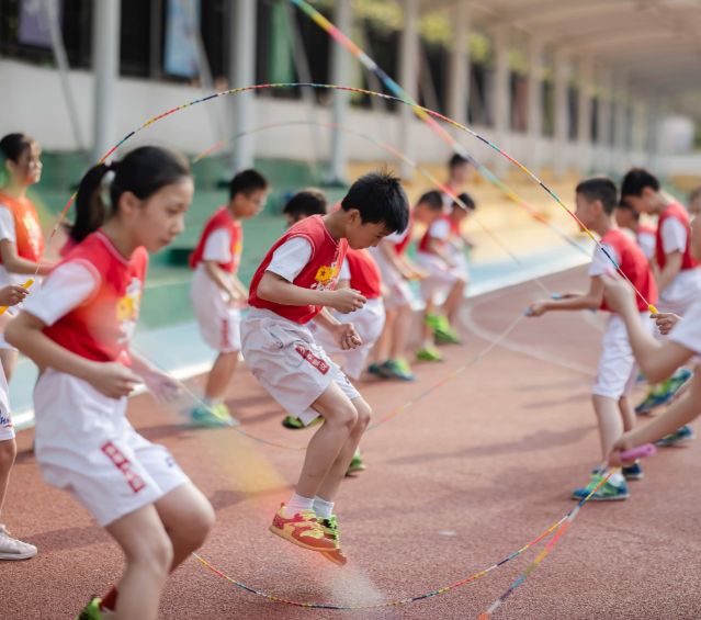 >时间足额真实让体育成为学校生活和家校共育的重要组成部分