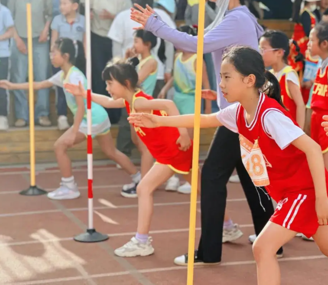 >体育教育从被迫参与变为主动挑选从一致要求走向特性适配