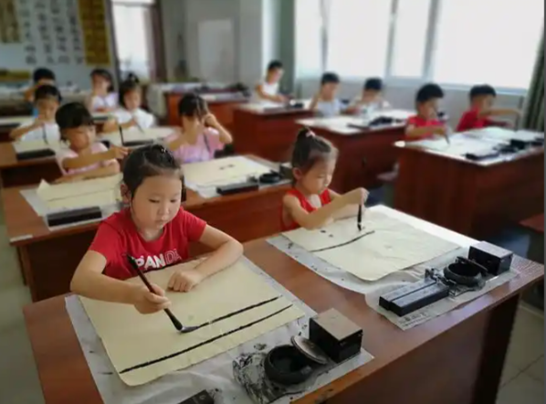 >站在孩子实在需求一边实际中一些园所都乐意尝试新的教育模式