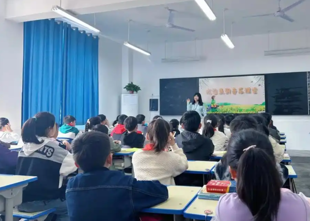 >让在展现中形塑严设变迁学让学生在变式搬迁中提高严肃之格