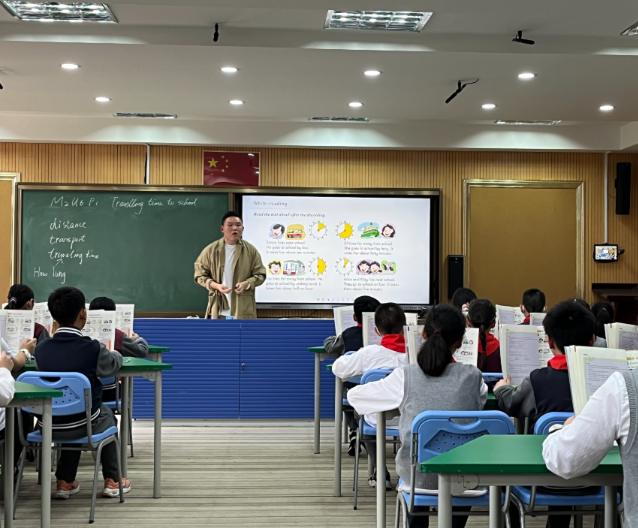 >教师对扩音的刚需自然降低城乡差异反映出教室环境规划的距离