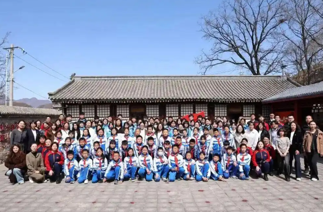 >不同学段学生的现场反应环绕课程体系的内容适配资源共享