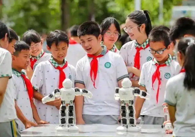 >数据规范完成学生成长信息教育资源风险隐患预警的跨层级