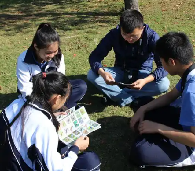 >漫画趣味互动等五光十色为校园带来满满的阳光与生机