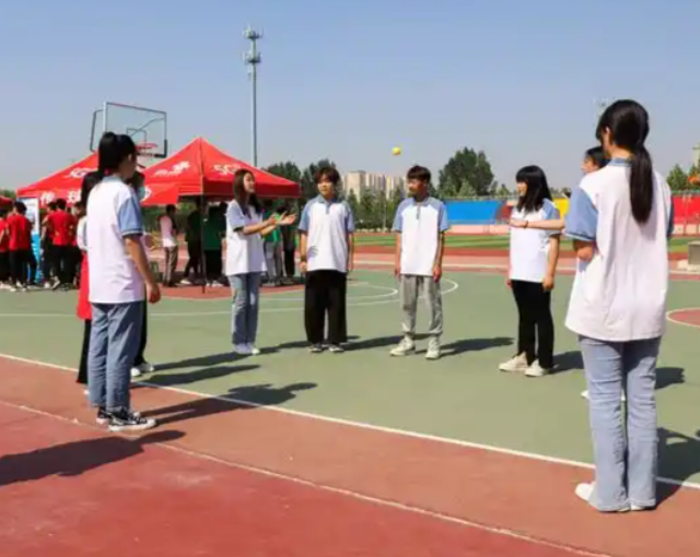 >逐渐转向柔性引导激起学生内生动力一起更要守住安全的底线