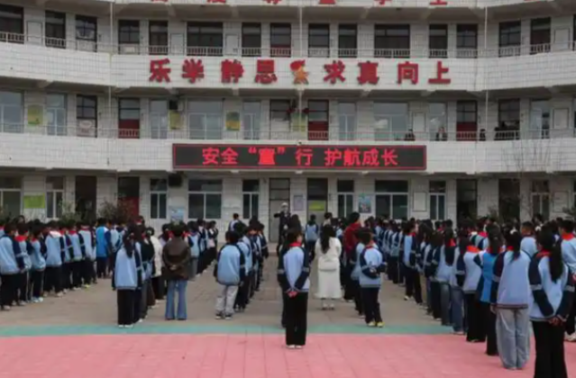 >督促家长规范接送行为加强对孩子的日常安全教育凝集家校合力