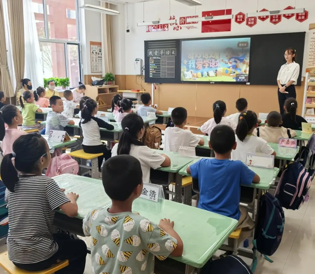 >文学教育重视培育学生的艺术档次审美品格和人文情怀