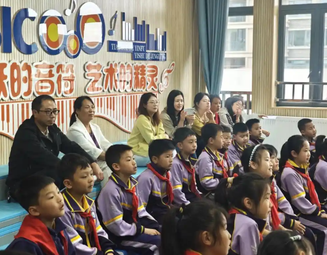 >营造出积极有序的学习气氛学生在讲堂中主动参与乐于表达