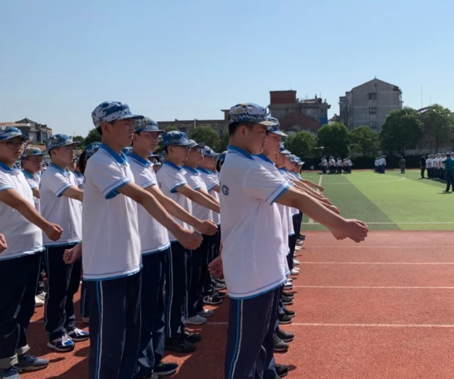 >定时轮换座位调整视角看护学生视力健康培育学生适应能力