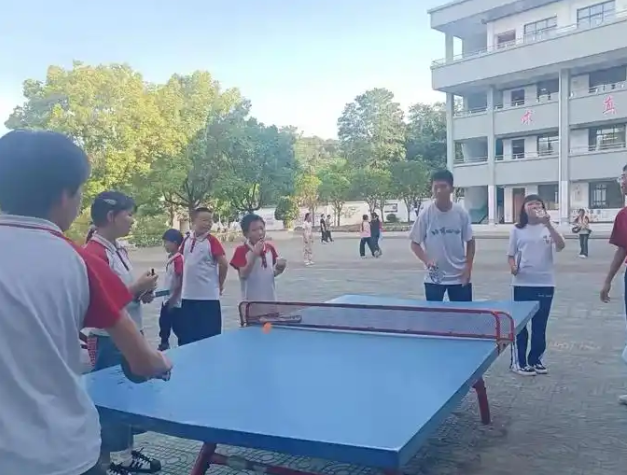 >从常识传授到心灵陪同一堂堂生动的课程一次次温暖的互动