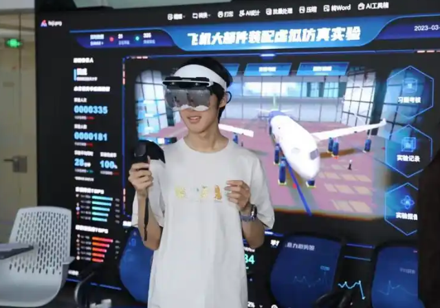 >同学们沉浸式体会了一把撕纸插画游戏深受震撼
