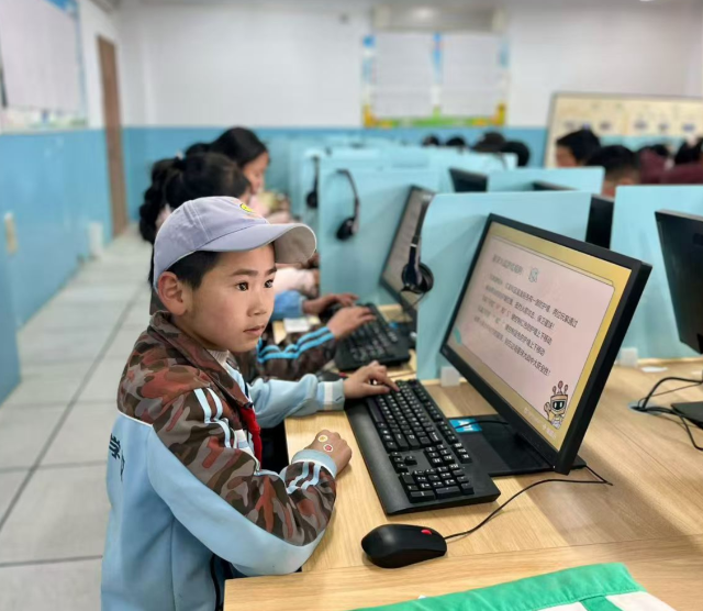 >学生推送针对性习题展开1对1教导实现了一人一策对症下药