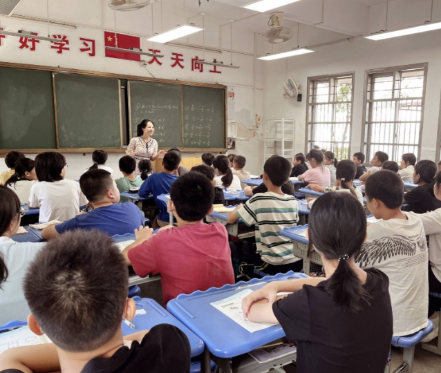 >优质教师让教育公正的阳光洒满村庄照亮孩子们的梦想