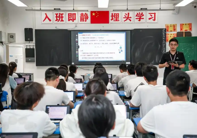 >打破限制让因材施教的教育抱负凭借技术的力气照进每一间教室