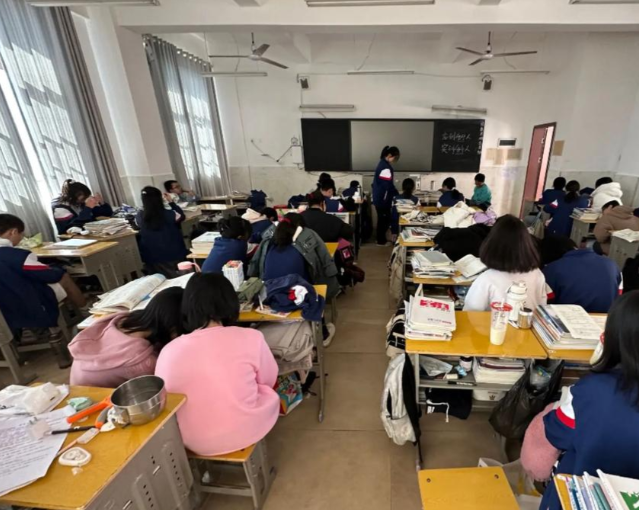 >标签化问题校园树立完善的动态流动机制实施学期归纳评估