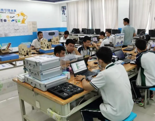 >讲堂质量提高的重要渠道是教育数字基础设备的全体提高