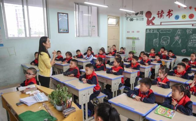 >变革试点在较早发动编制专门校园管理办法及专门教育学生入校