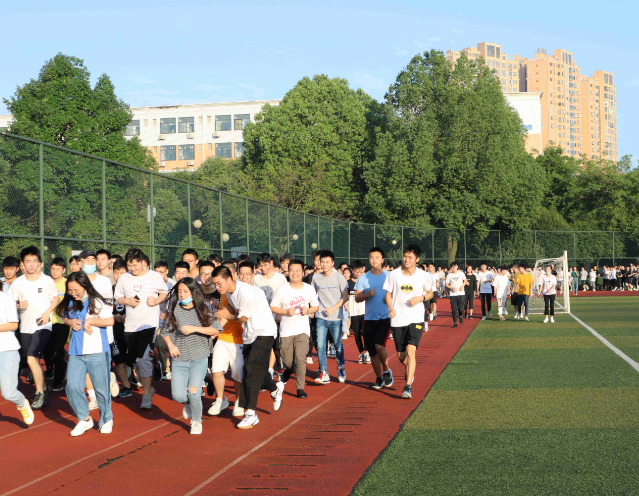 >学位添加后不同区域的学生取得更加均衡的升学时机