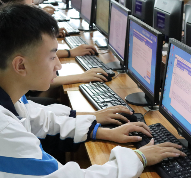 >假如校园能提供让学生学习怎么评价AI所生成的信息质量