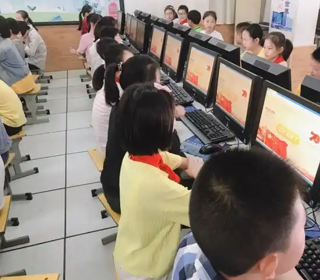 >实景教育沉溺式科创体会精准教育分析等方面仍存在短板