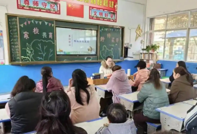 >家庭交流辅导线上线下联动让家长教育辅导触手可及