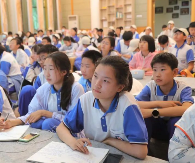 >尊重应用多元成才杰出气氛深耕内在建设筑牢赛道中心竞赛力