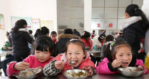 >普惠性学前教育加强幼儿园准入卫生等方面管理制度的建造